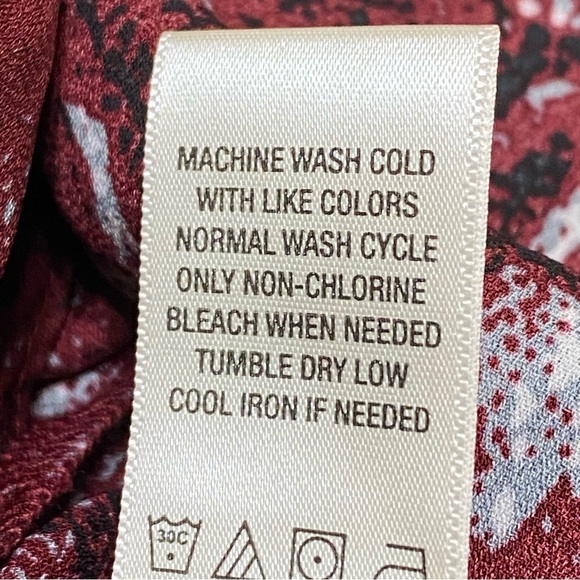 West Kei Snake Print Burgundy Tie Front Blouse NWOT Small - Picture 10 of 11